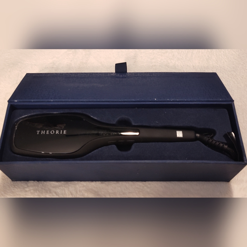 NEW!! THEORIE Hair Straightener Brush